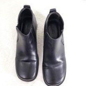 Borelli Woman's Sz 11M black leather ankle boots